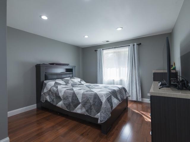 1 Oak Creek Dr Unit 2305, Buffalo Grove, IL 60089 - bedroom featuring dark wood-type flooring and recessed lighting