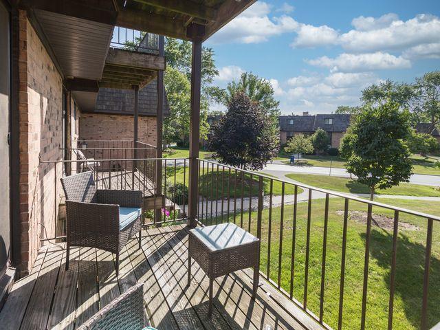 1 Oak Creek Dr Unit 2305, Buffalo Grove, IL 60089 - view of balcony