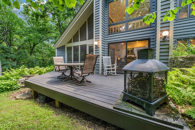 7 Vista Ridge Dr, Galena, IL 61036 - wooden deck with outdoor dining space