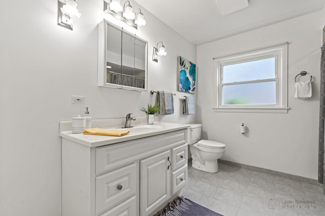 7025 W Berwyn Ave, Chicago, IL 60656 - full bath with vanity and curtained shower
