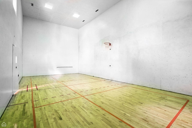 740 Saint Andrews Ln Unit 5, Crystal Lake, IL 60014 - view of community featuring a sport court and high vaulted ceiling