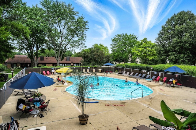 740 Saint Andrews Ln Unit 5, Crystal Lake, IL 60014 - community pool featuring a patio