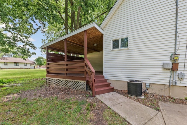 1010 N Neil St, Champaign, IL 61820 - view of side of property featuring a central AC unit and a lawn