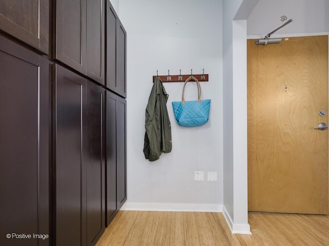 659 W Randolph St Unit 421, Chicago, IL 60661 - hallway with light wood finished floors and baseboards