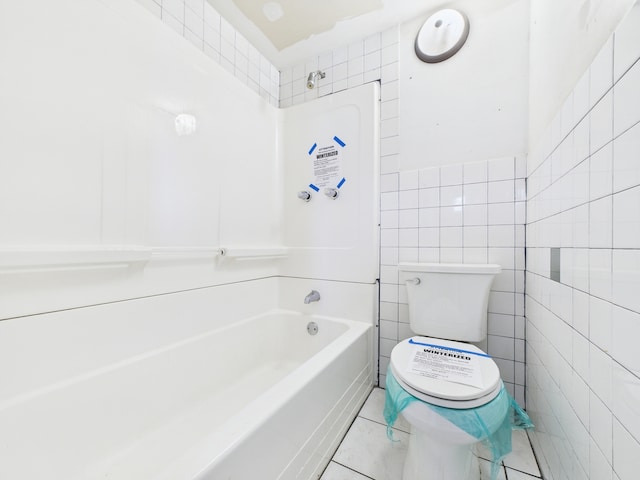 426 Norton Ave, Glendale Heights, IL 60139 - full bath featuring tile walls and  shower combination