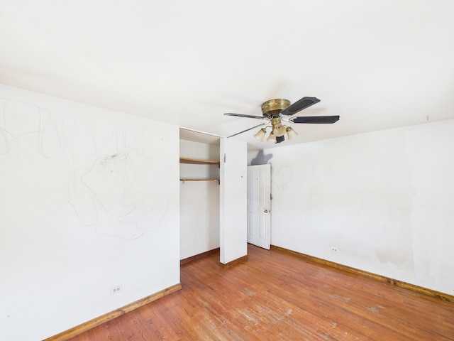 426 Norton Ave, Glendale Heights, IL 60139 - unfurnished bedroom with light wood-style flooring, ceiling fan, and a closet