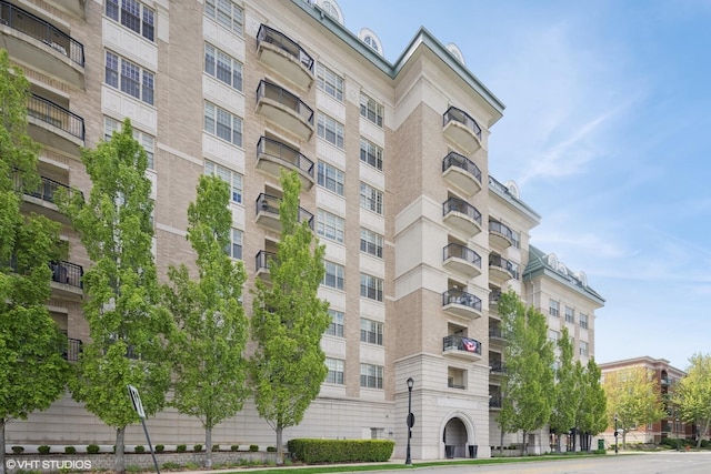 50 N Plum Grove Rd Unit 202E, Palatine, IL 60067 - photo 2