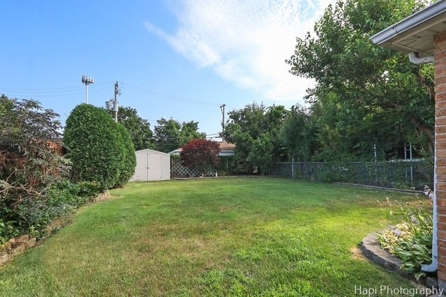 8308 W Leland Ave, Norridge, IL 60706 - view of yard with a storage shed
