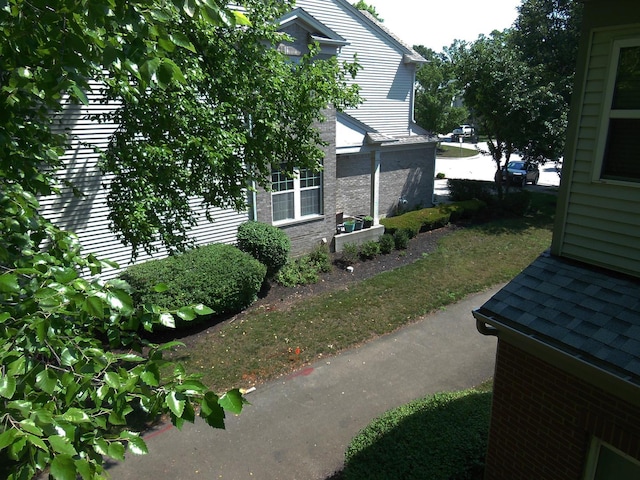 1420 Yellowstone Dr, Streamwood, IL 60107 - view of yard