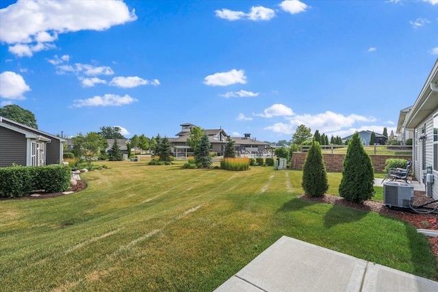 927 Darwin St, North Aurora, IL 60542 - view of green lawn featuring a residential view