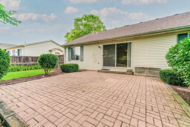 707 Wedgewood Trl, Mchenry, IL 60050 - view of patio
