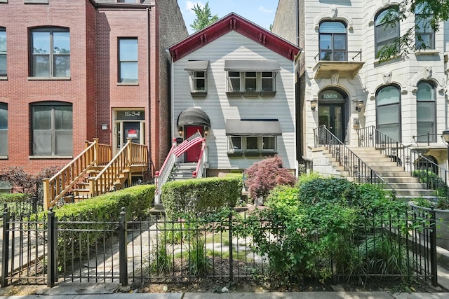 1530 W Monroe St, Chicago, IL 60607 - view of front of home featuring stairway and a fenced front yard