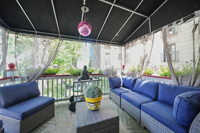 1530 W Monroe St, Chicago, IL 60607 - wooden terrace with outdoor lounge area