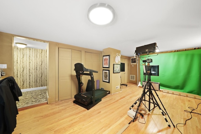 1530 W Monroe St, Chicago, IL 60607 - exercise room with wood finished floors and baseboards