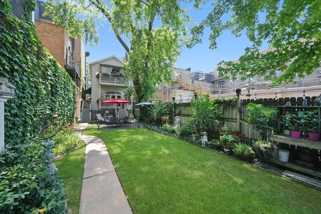 1530 W Monroe St, Chicago, IL 60607 - view of yard featuring a patio and a balcony
