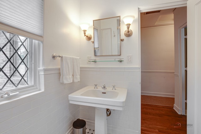 670 S Green Bay Rd, Lake Forest, IL 60045 - bathroom featuring a wainscoted wall, wood finished floors, and tile walls