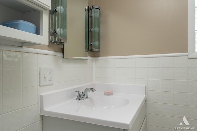 421 W Verret St, Elmhurst, IL 60126 - bathroom with tile walls and vanity