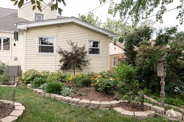 421 W Verret St, Elmhurst, IL 60126 - view of side of home with a lawn and a shingled roof