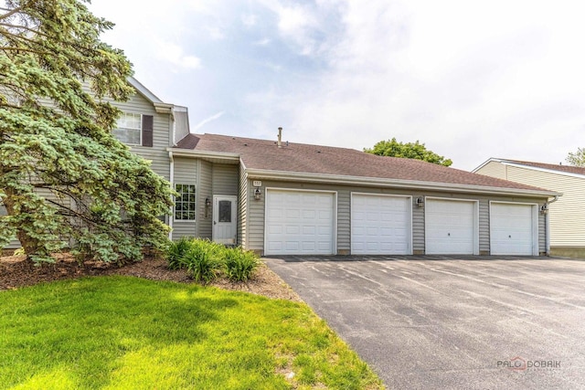 557 E Shag Bark Ln Unit H, Streamwood, IL 60107 - view of front facade with a front yard