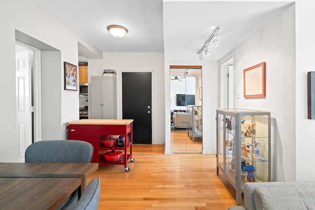 4240 N Clarendon Ave Unit 405S, Chicago, IL 60613 - dining area with light wood-style flooring and track lighting