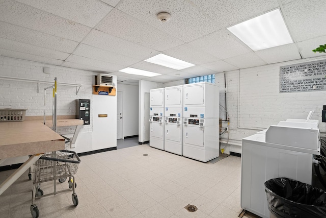 4240 N Clarendon Ave Unit 405S, Chicago, IL 60613 - community laundry featuring stacked washer / drying machine and light flooring
