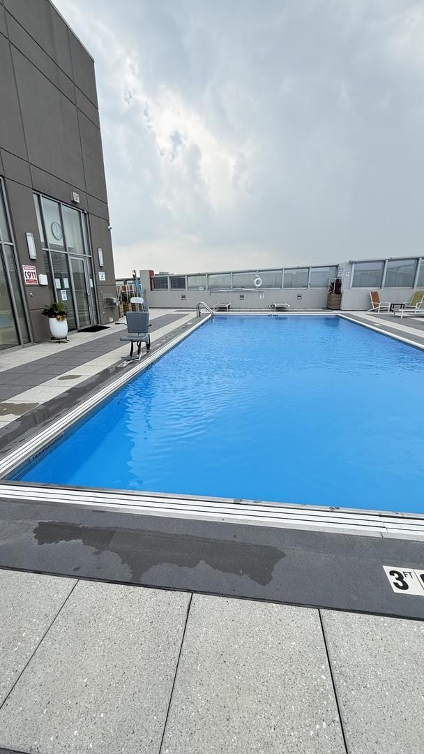 1841 S Calumet Ave Unit 2102, Chicago, IL 60616 - view of community pool