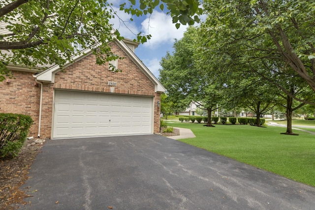 1850 Maureen Dr, Hoffman Estates, IL 60192 - garage with asphalt driveway