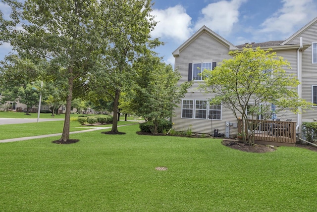 1850 Maureen Dr, Hoffman Estates, IL 60192 - view of green lawn featuring a deck
