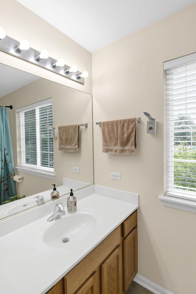 1850 Maureen Dr, Hoffman Estates, IL 60192 - full bathroom with vanity and curtained shower