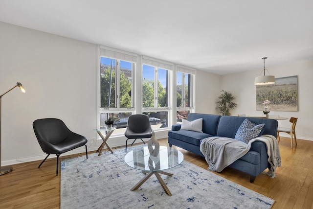 1315 W Webster Ave, Chicago, IL 60614 - living area with light wood-style floors