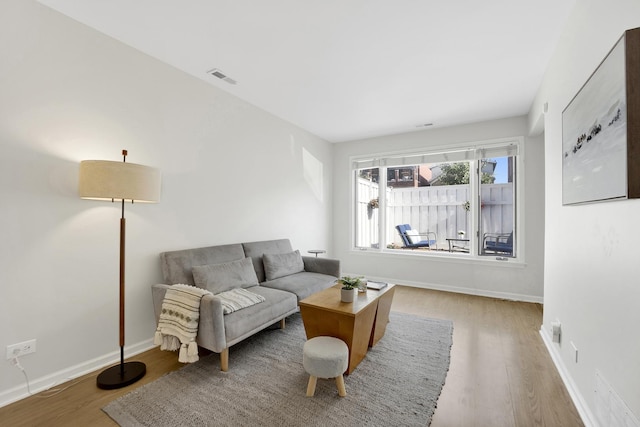 1315 W Webster Ave, Chicago, IL 60614 - living area with wood finished floors and baseboards