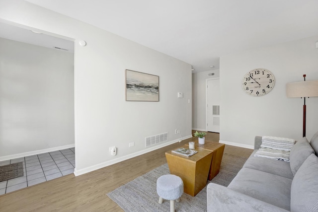 1315 W Webster Ave, Chicago, IL 60614 - living area with wood finished floors and baseboards