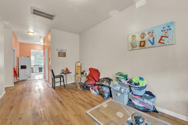 5347 S Racine Ave, Chicago, IL 60609 - interior space featuring light wood-type flooring and baseboards