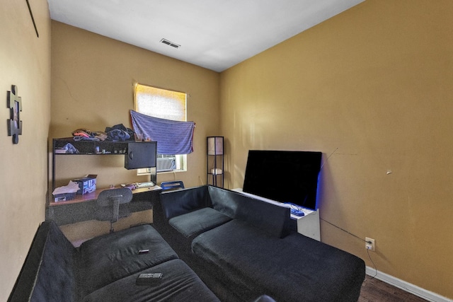 5347 S Racine Ave, Chicago, IL 60609 - living area featuring wood finished floors and baseboards