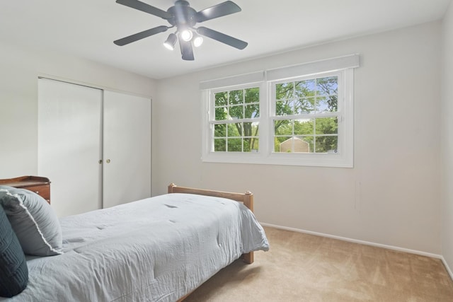 870 Georgetowne Ln, Barrington, IL 60010 - bedroom with carpet, a closet, and ceiling fan