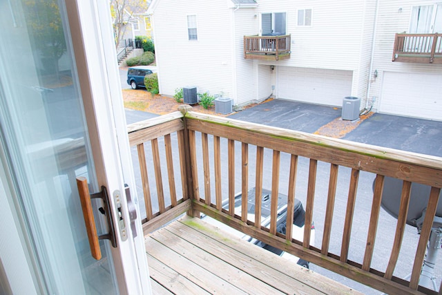 895 Clover Ln Unit 895, Pingree Grove, IL 60140 - deck with a garage and driveway