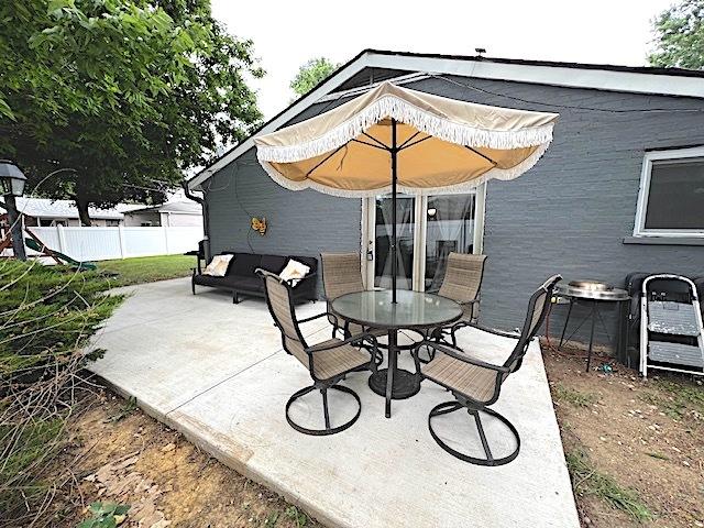 534 White Oak Rd, Bolingbrook, IL 60440 - view of patio featuring outdoor dining space