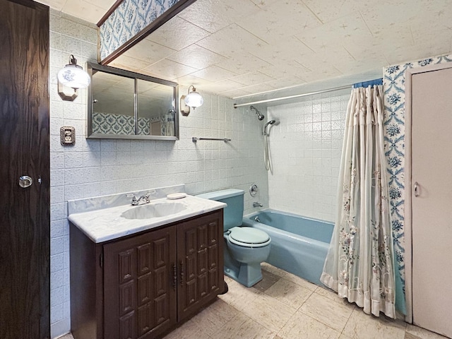 4841 N Natchez Ave, Chicago, IL 60656 - bathroom featuring shower / tub combo and vanity