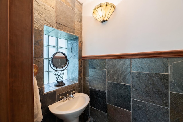 1090 Roselle Rd, Inverness, IL 60067 - bathroom with tile walls and a sink