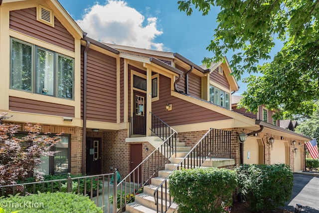 1014 Braemoor Dr Unit B, Downers Grove, IL 60515 - photo 1