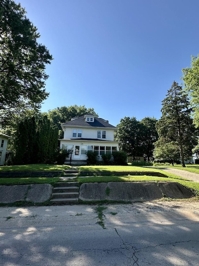 605 Washington St, Prophetstown, IL 61277 - traditional style home with a front lawn