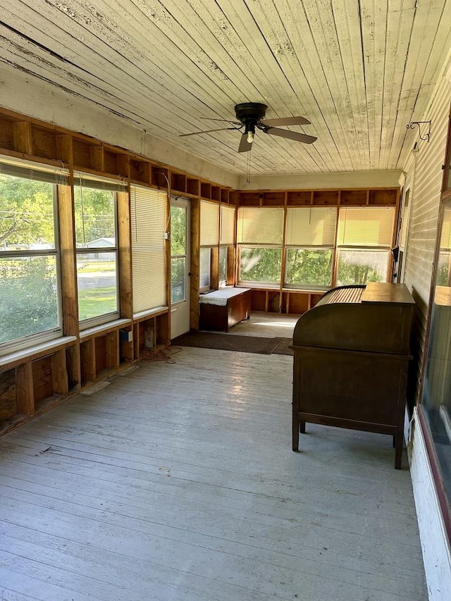 605 Washington St, Prophetstown, IL 61277 - sunroom featuring a ceiling fan