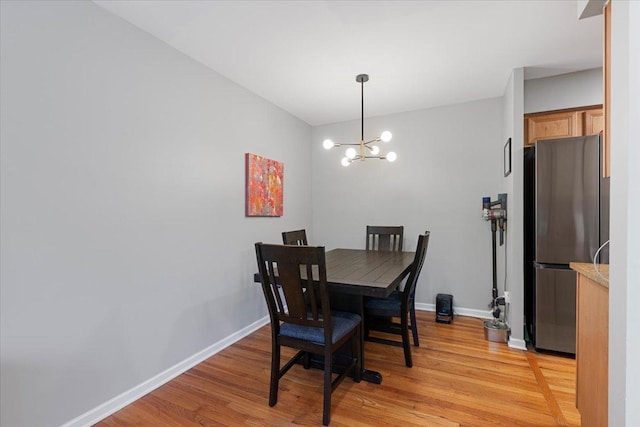 1415 W Lunt Ave Unit 402, Chicago, IL 60626 - dining area featuring light wood-style flooring and a chandelier