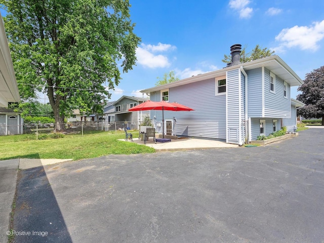 3916 N Adams St, Westmont, IL 60559 - rear view of property with a patio area
