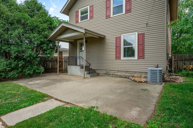 2326 Hancock St, Rockford, IL 61103 - view of front of house featuring a patio area