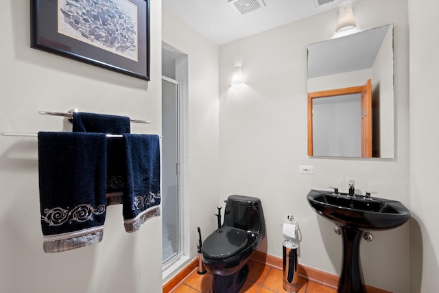 925 E 49th St, Chicago, IL 60615 - full bath featuring a shower stall and tile patterned floors