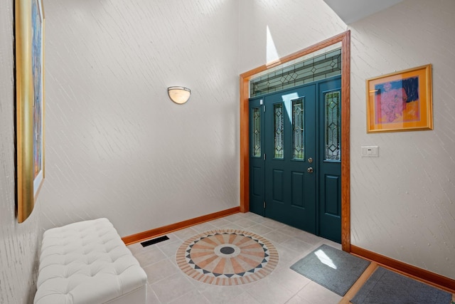 925 E 49th St, Chicago, IL 60615 - tiled entryway with baseboards
