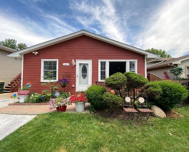 1601 Cherokee Dr, Round Lake Beach, IL 60073 - bungalow-style home featuring a front lawn