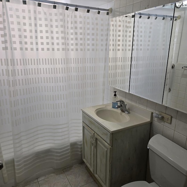 1041 N NW Hwy Unit A4, Park Ridge, IL 60068 - bathroom with tile walls, vanity, shower / tub combo with curtain, tile patterned floors, and decorative backsplash