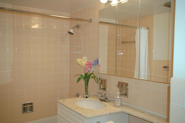 21 W Goethe St Unit 17C, Chicago, IL 60610 - bathroom with decorative backsplash, vanity, and shower / bath combination with curtain